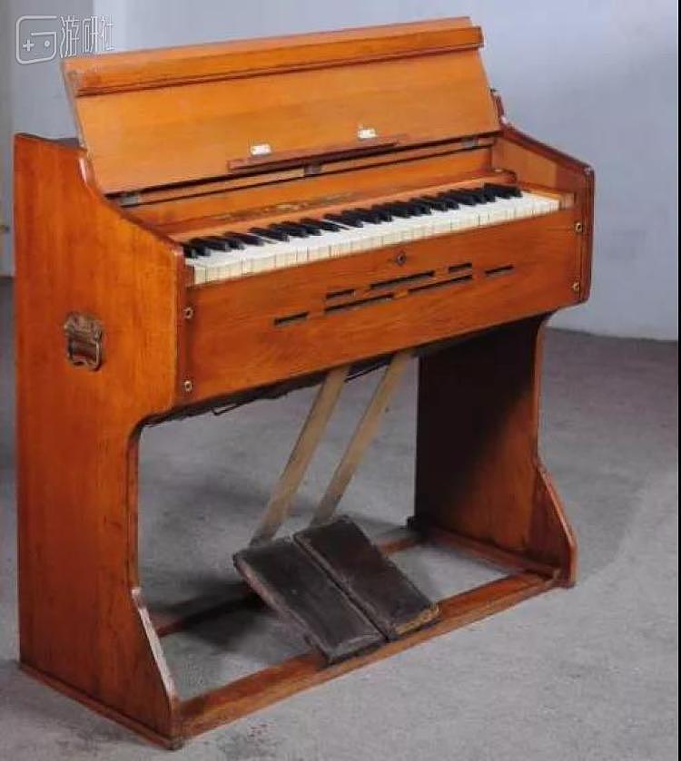 很多人唯一见过的“大型键盘乐器”，是音乐课上的脚风琴