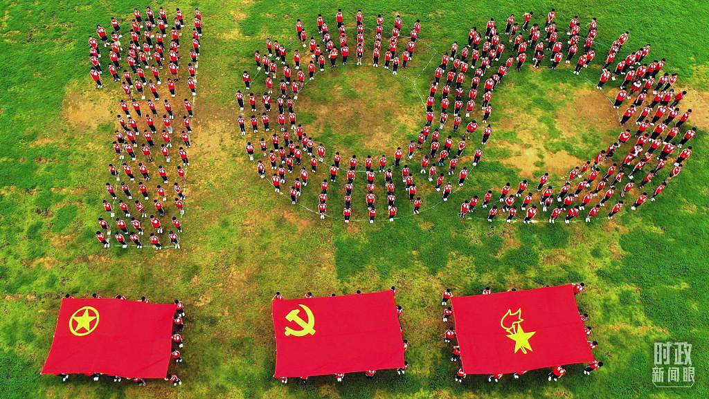 时政新闻眼丨在庆祝中国共青团成立 100 周年大会上，习近平这样寄望青年 - 14