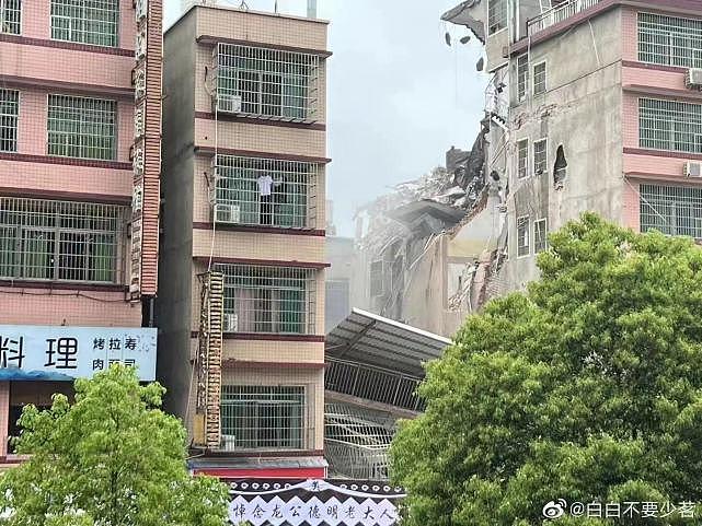 长沙一栋 6 层楼房倒塌，目击者：附近有人摆灵堂 - 3