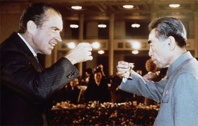 尼克松访华，主席赠4两茶叶回礼引不满，周总理：这可是半壁江山 - 9