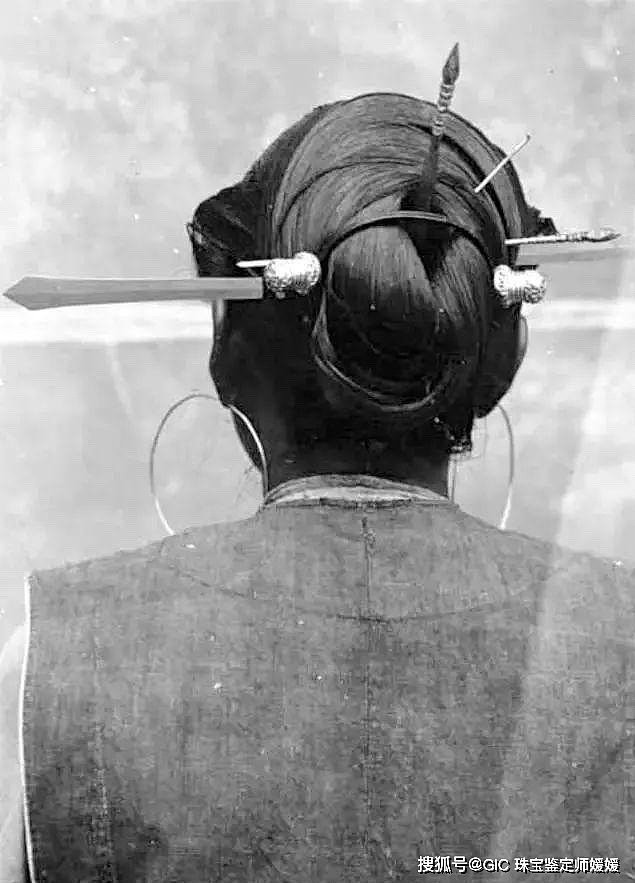 男人舞刀女戴刀形簪，古代的刀器发簪，将兵器戴在发髻上又酷又飒 - 10