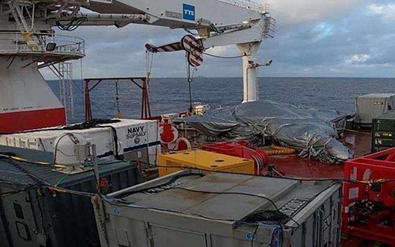 美军从南海打捞到坠毁战机残骸 将评估是否能运回美国 - 1