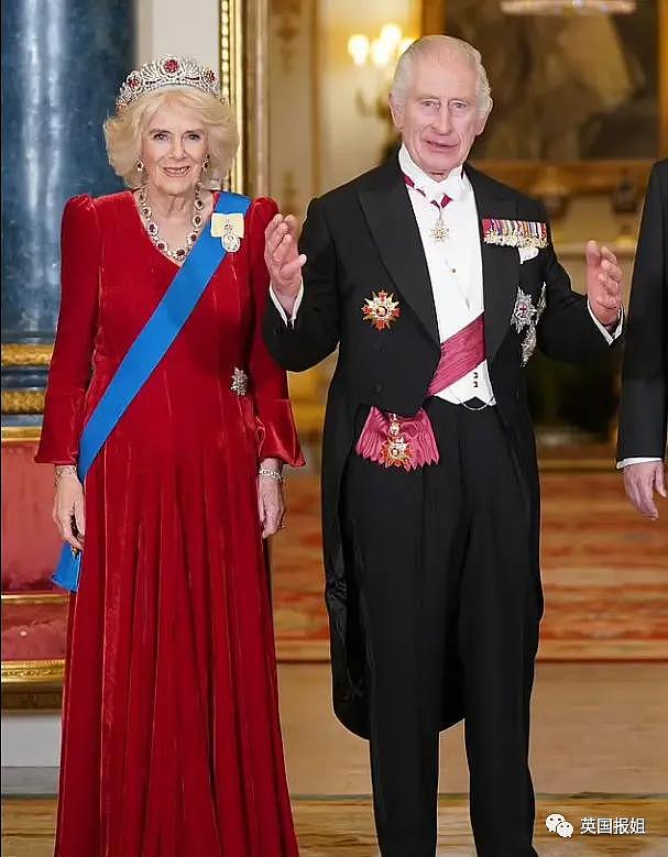 英王室为韩总统办奢华国宴！最抢镜的是凯特王妃的红衣美腿 - 36
