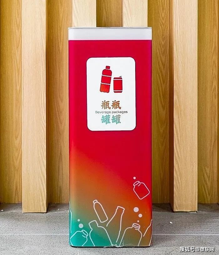 可持续包装领域：用28个可口可乐饮料瓶制成北京冬奥会场馆清废工作服装 - 9