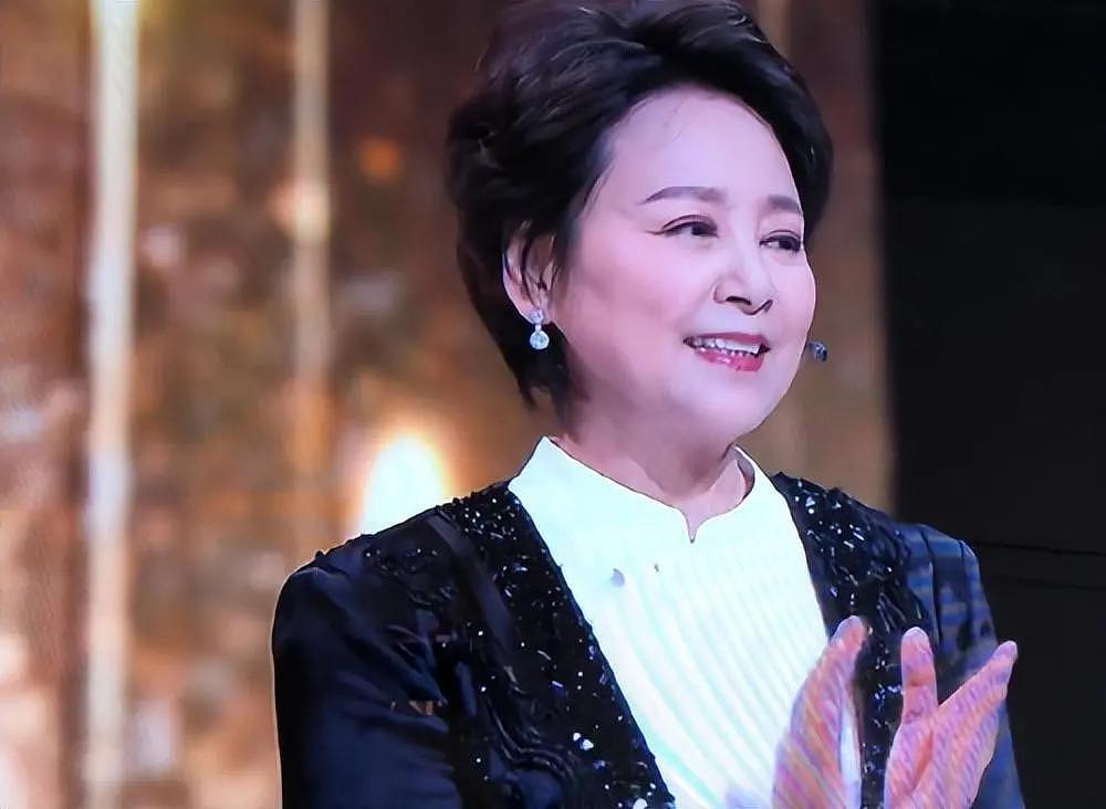 演员张瑜：我这辈子蛮可怜的，66 岁没有婚姻也无子女 - 34