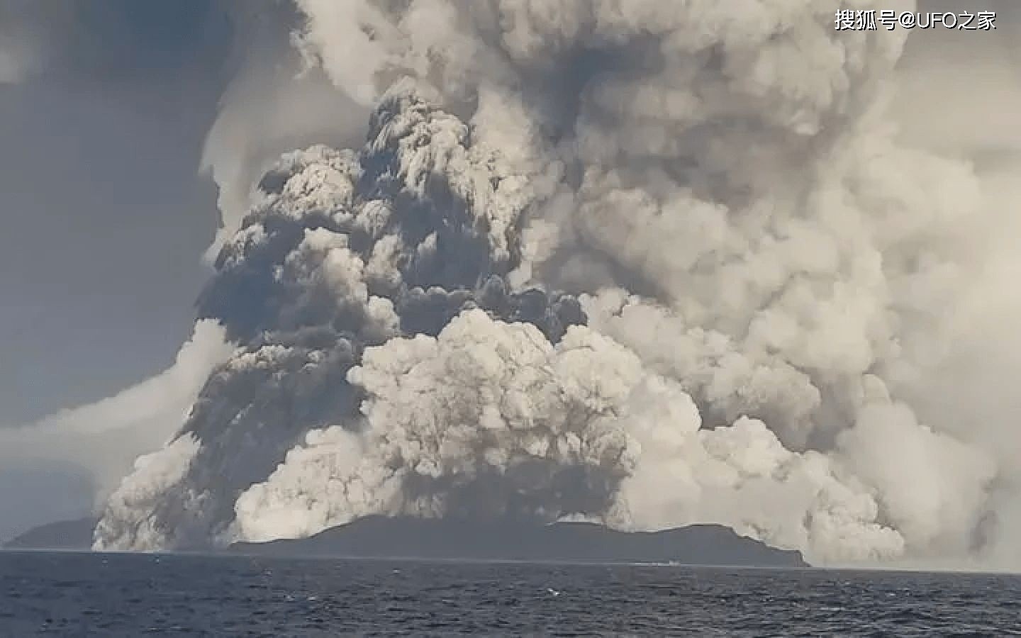 汤加火山4天爆发3次，火山灰正在扩散，2022年将成为无夏之年？ - 2