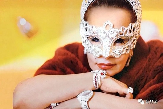 45岁卡塔尔前王妃离奇去世 却说奢侈品店买不到自由… - 18