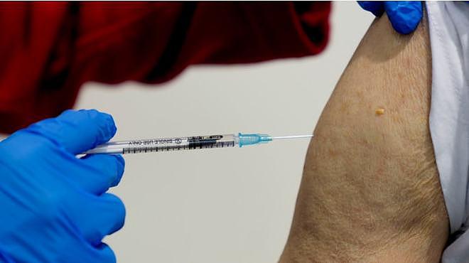 新冠疫苗引发白血病尚无证据，但不良反应数据也一年没公开了 - 2