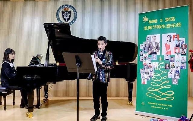 蔡国庆 10 岁学霸儿子才艺多 音乐会上登台演奏自信大方 - 2