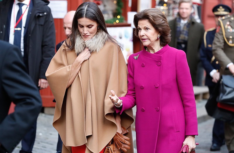 西班牙王后到访瑞典，穿H&M晚礼服，快消品牌也能穿出贵气！ - 4