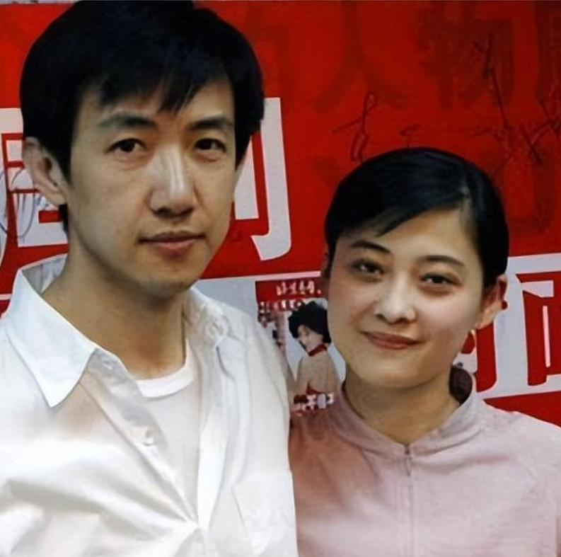 梅婷养他6年，李小冉为他堕胎2次，如今他55岁娶小15岁娇妻好幸福 - 6