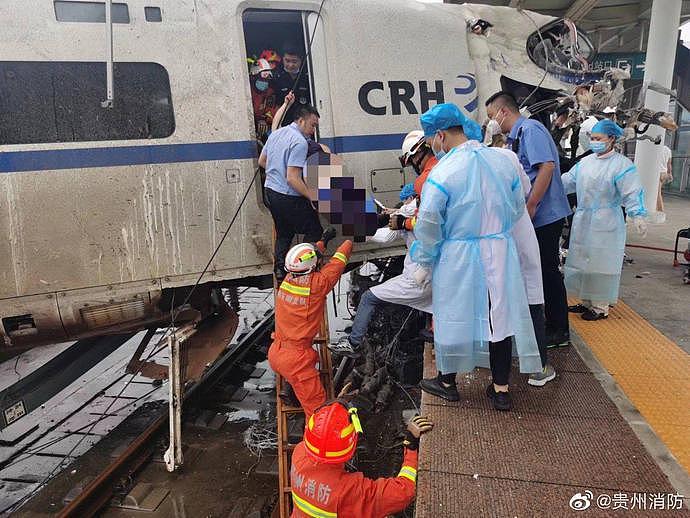 D2809 次旅客列车在贵广线榕江站撞上泥石流脱线 - 1