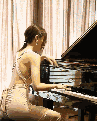 31岁钢琴家凭借完美身材，被称为“钢琴女神”，蜜桃臀魅力十足 - 3