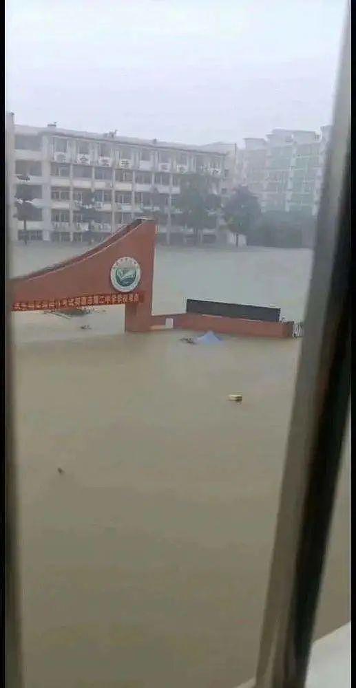 凭一己之力为广州挡洪水的英德，正在历史级别的洪灾中苦苦挣扎 - 6