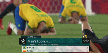 狂舞与热泪！巴西夺金球员跪地啜泣 38岁阿尔维斯披着国旗哭 - 1