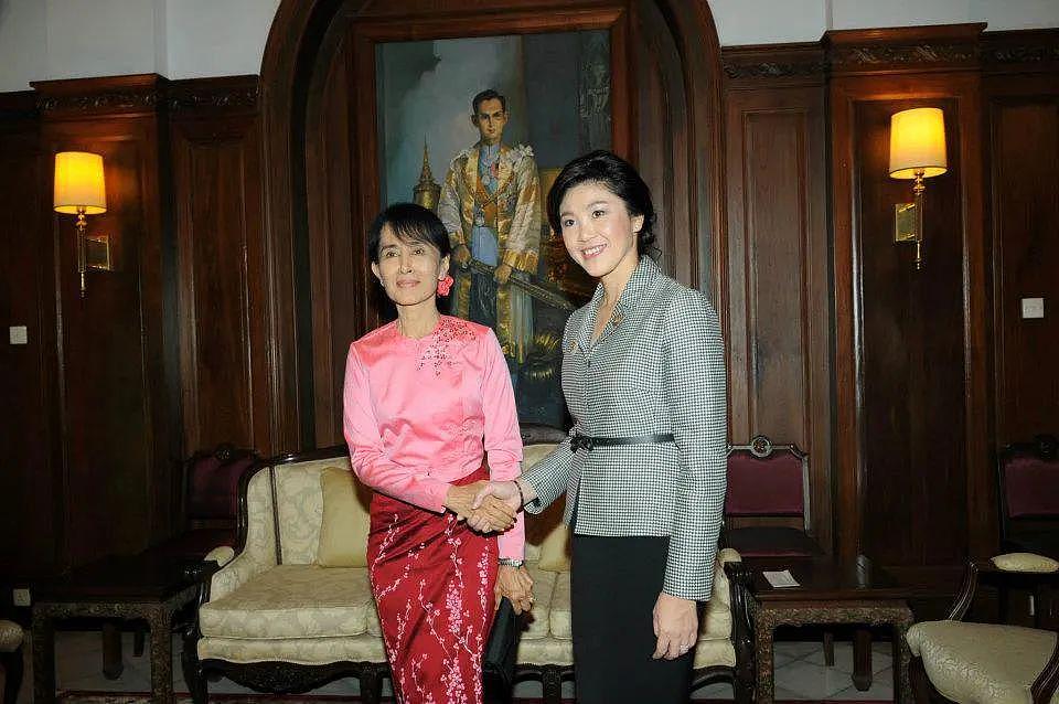 英拉的侄女又进入政坛了，泰国华裔巨商家族的荣耀与流亡之路…… - 130