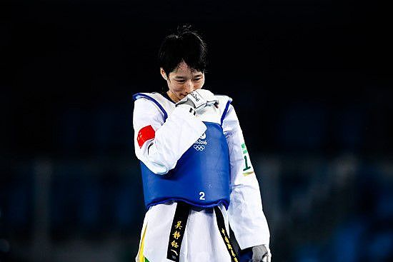 17岁女高中生，暑假参加奥运会，连克34岁吴静钰+世界前3，金牌赛哭红了眼 - 5