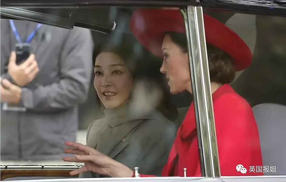 英王室为韩总统办奢华国宴！最抢镜的是凯特王妃的红衣美腿 - 15