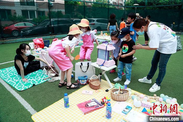 （上海战疫录）上海全面恢复生活秩序 孩子们在“金童集市”欢度“六一” - 8