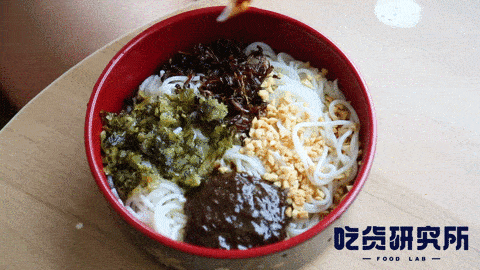 在外地的云南人，是怎样吃到满意的小锅米线的？ - 5