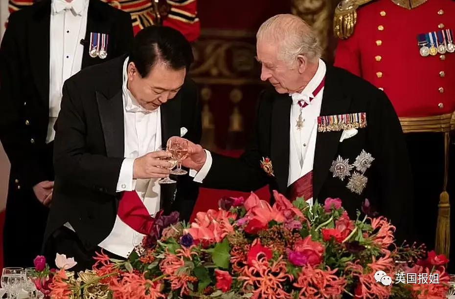 英王室为韩总统办奢华国宴！最抢镜的是凯特王妃的红衣美腿 - 45