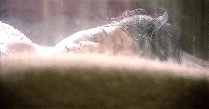 雪藏 7 年，刚上映又被禁，不愧是内地第一「成人片」 - 9