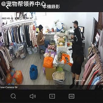 这位铲屎官伺候狗子不到位，被狗子恶作剧了，也就爆笑亿点点 . - 4