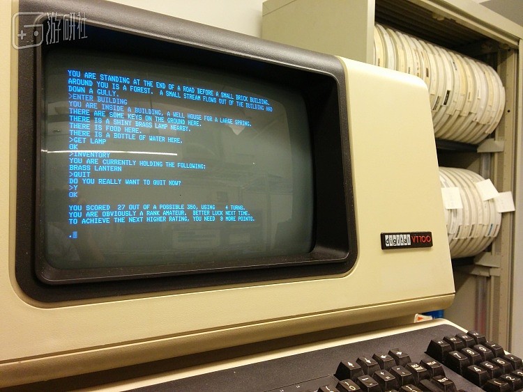 《巨洞冒险》和运行它的计算机：PDP-11