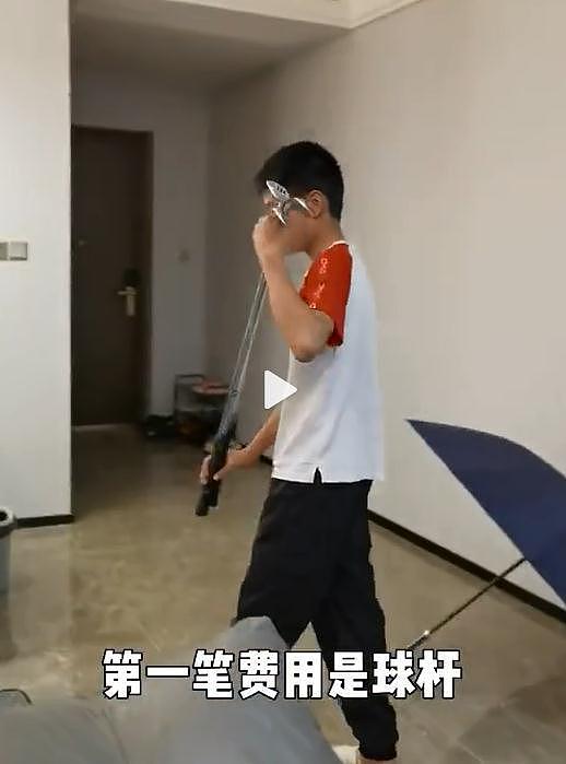 杨威曝儿子想冲刺高尔夫职业选手，学费一年要 10 万元 - 2