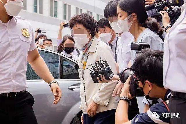 韩国总统岳母被逮捕，倒地威胁服毒自杀？夫人却在外国狂买… - 7