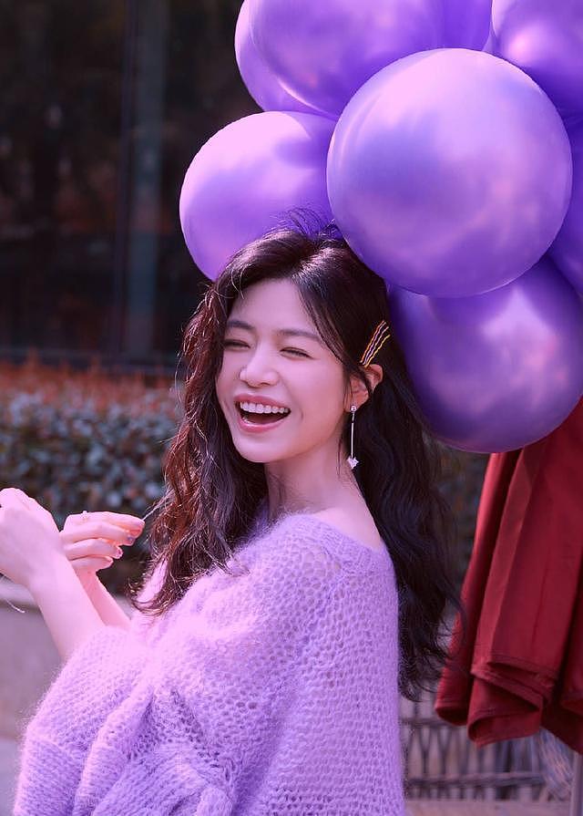 陈妍希紫色梦境写真释出 手捧气球笑容清甜可人 - 3