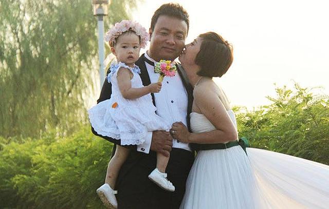 女星刘园媛官宣离婚，与大 12 岁央视沙桐结婚 13 年，自称两人是兄弟 - 11