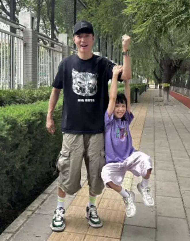 张丹峰和洪欣的 10 岁女儿好漂亮，小小年纪就继承了爸妈的高颜值 - 36