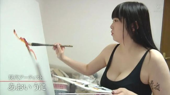日本美女用F杯欧派作画，一幅卖50万？买画还附赠穿过的泳衣… - 6