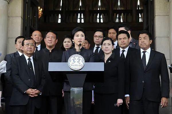 英拉的侄女又进入政坛了，泰国华裔巨商家族的荣耀与流亡之路…… - 133