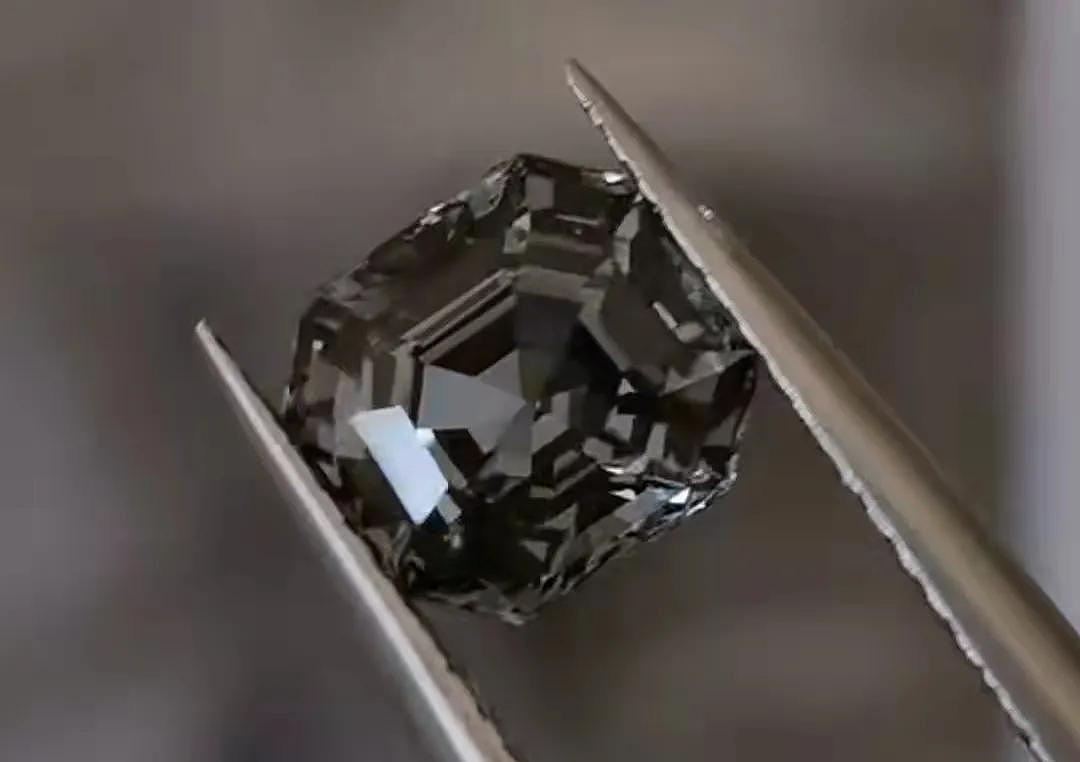 金属质感拉满！宝石界的潜力股——灰色尖晶石 - 5