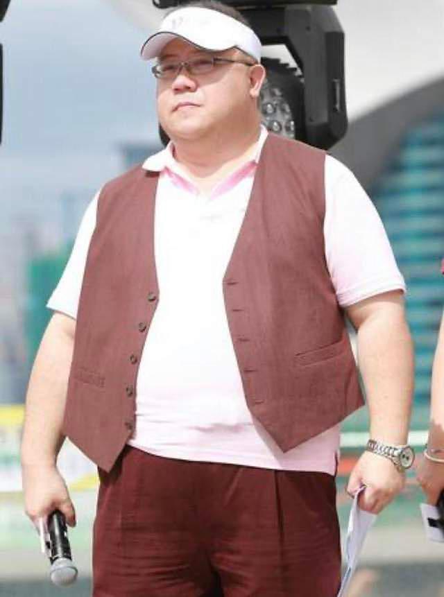 年轻时风华正茂，年老因肥胖疾病缠身，香港男星太唏嘘 - 58
