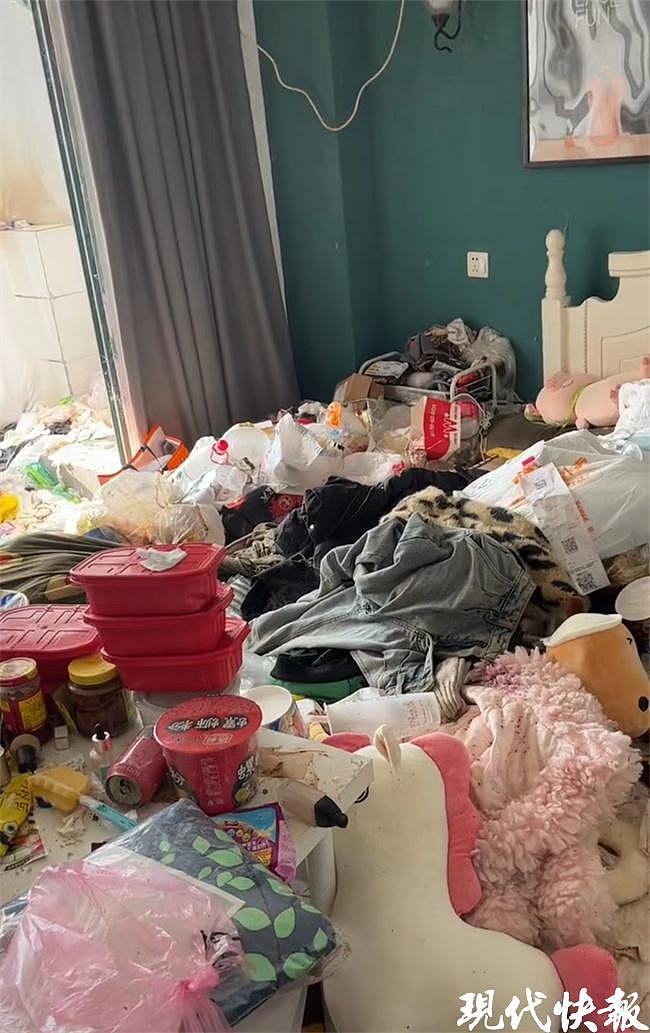 南京一女孩租住房间宛如垃圾场，4 人花 9 小时才打扫干净 - 2