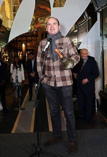 献礼007詹姆斯・邦德60周年，欧米茄为英国伦敦奢华百货伯灵顿拱廊打造圣诞时钟装置 - 4