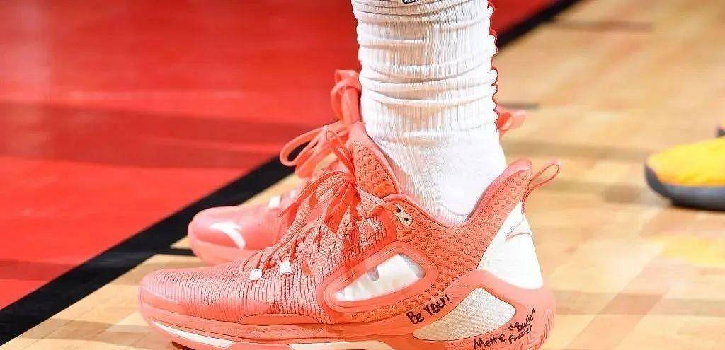 NBA球员上脚：德罗赞穿Kobe10，NCAA的球鞋很帅！ - 14