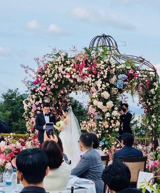 韩媒曝孔晓振将于年内结婚 昨日刚接到孙艺珍捧花 - 2