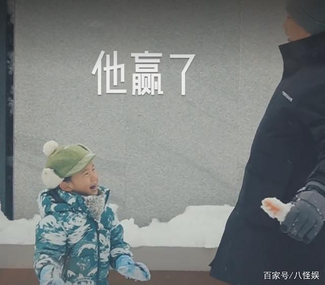 孙莉晒一家堆雪人，首公开 4 岁儿子正脸，黄磊陪儿子打雪仗好温馨 - 11