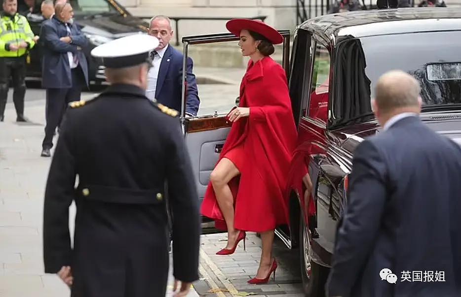 英王室为韩总统办奢华国宴！最抢镜的是凯特王妃的红衣美腿 - 10
