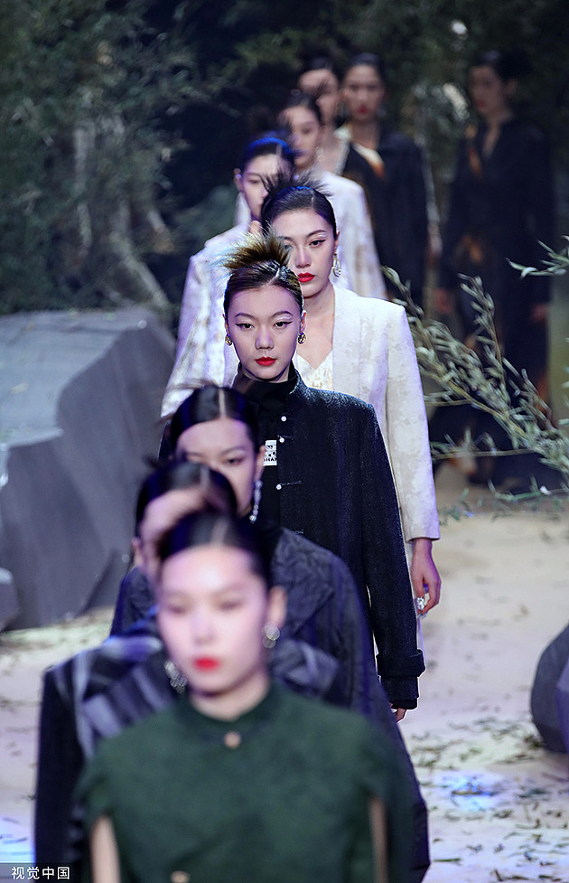2023秋冬中国国际时装周 MoHanYun · 兰天品牌秀场“迷谷遇青丘”系列