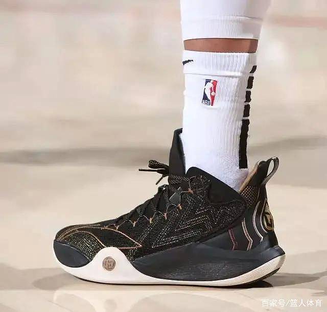NBA球员上脚：詹姆斯穿新球鞋，KT7海王配色很酷 - 15