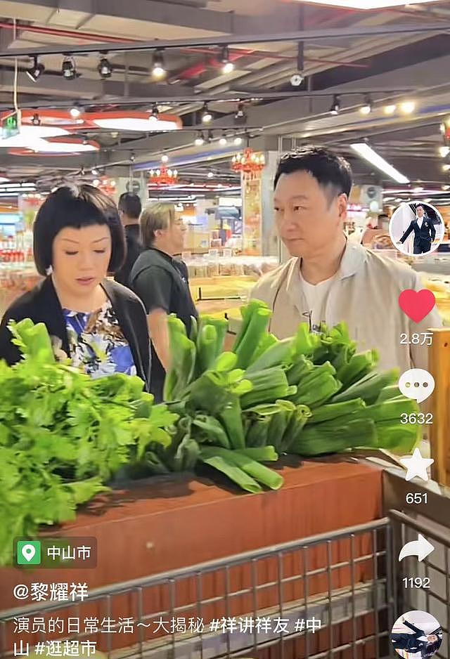 58 岁港星黎耀祥定居中山，和爱妻超市买菜无人识，身材健硕没架子 - 1