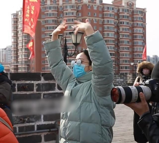 黄磊带小女儿和张一山拍 MV，孙莉在场外指导 - 3
