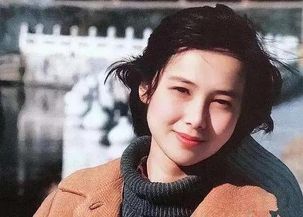 她是“中国最丑女演员”，凭什么嫁入豪门，成为阔太？ - 30