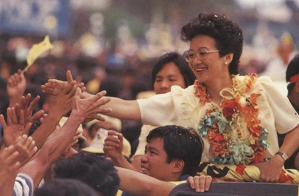 英拉的侄女又进入政坛了，泰国华裔巨商家族的荣耀与流亡之路…… - 300
