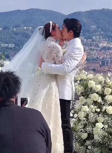 泰星 Mark 和 Kim 举行婚礼 俩人相拥亲吻好甜蜜 - 1